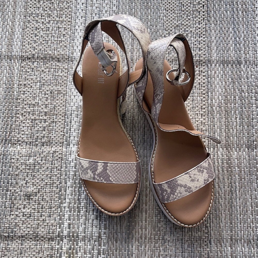 Bar III sandals. Size 8, animal print. - Picture 2 of 4
